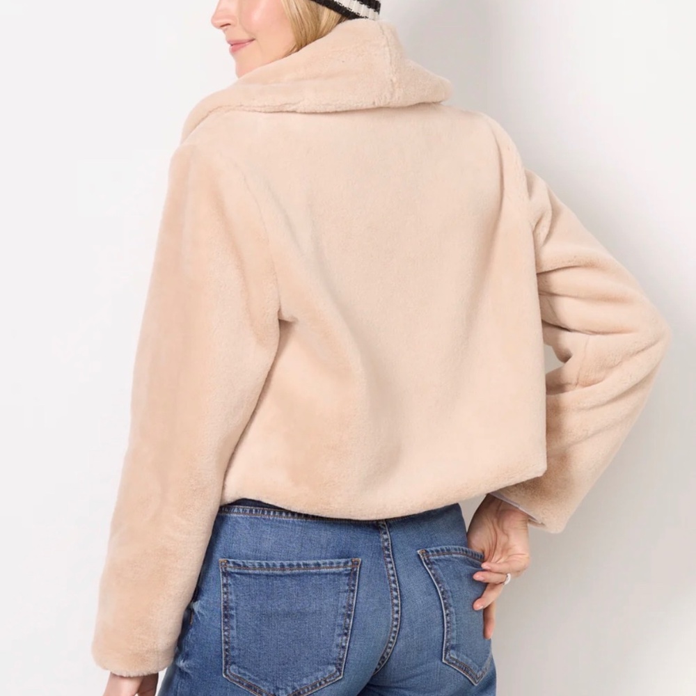 Women’s Plush Faux Fur Jacket - Cream - Picture 2 of 7